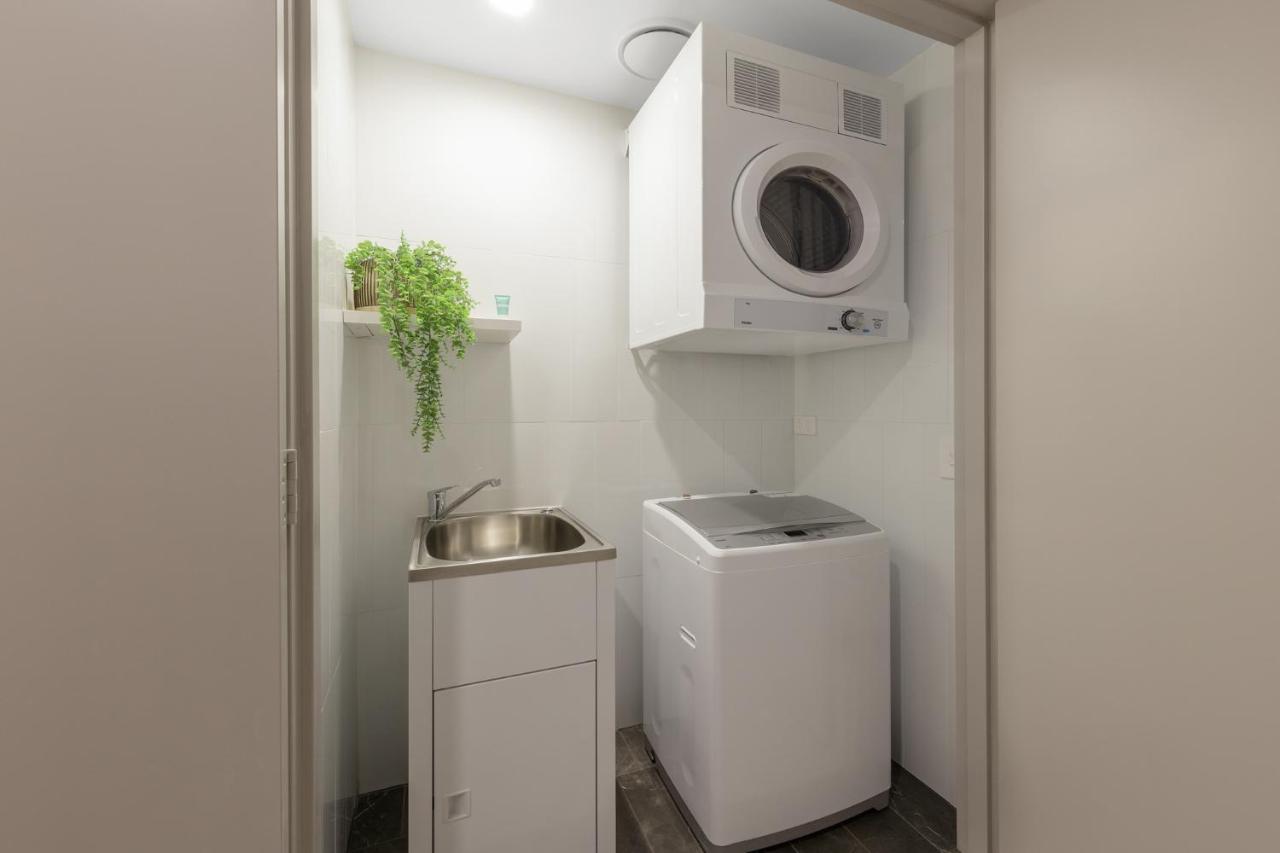 Meriton Suites Mascot Central Sydney Exterior photo Laundry room
