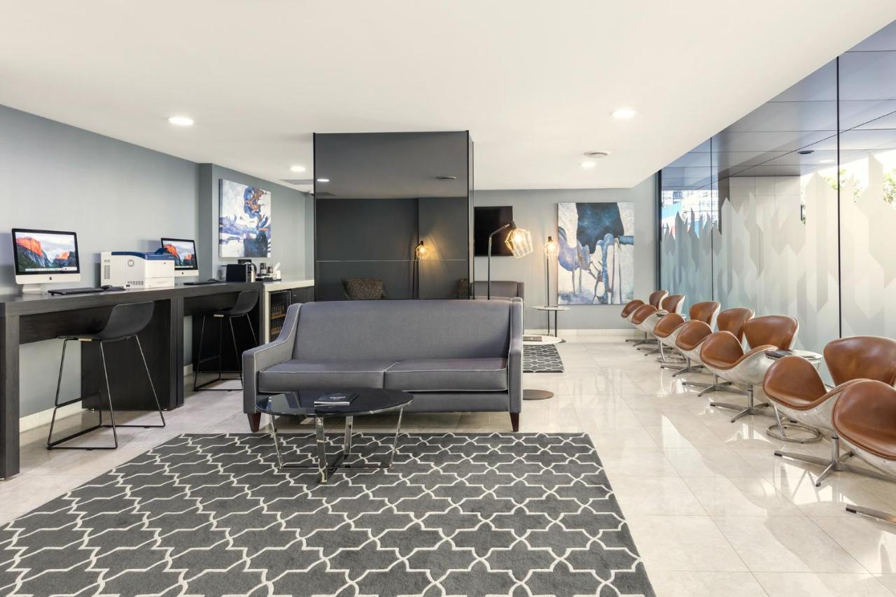 Meriton Suites Mascot Central Sydney Exterior photo Dental Clinic