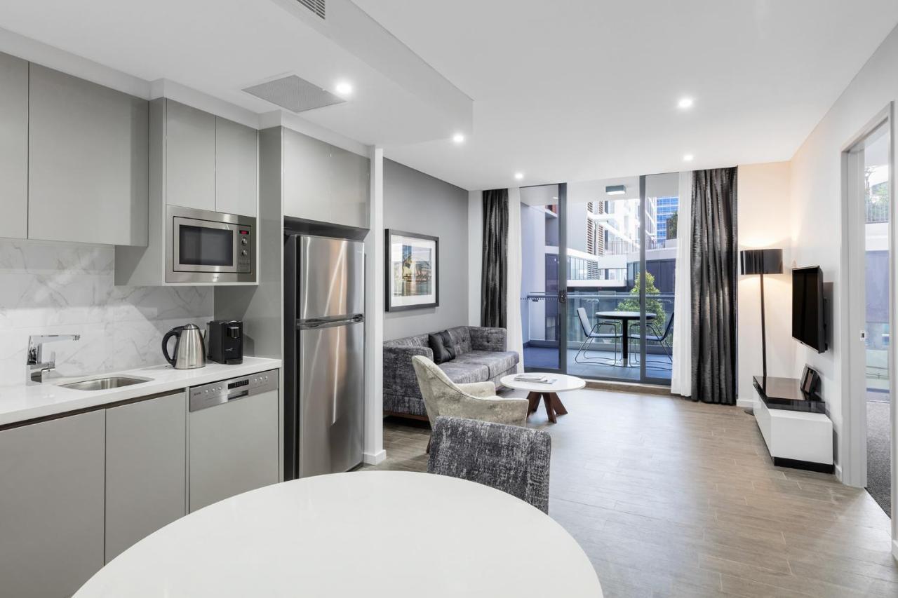 Meriton Suites Mascot Central Sydney Exterior photo A typical apartment at the hotel