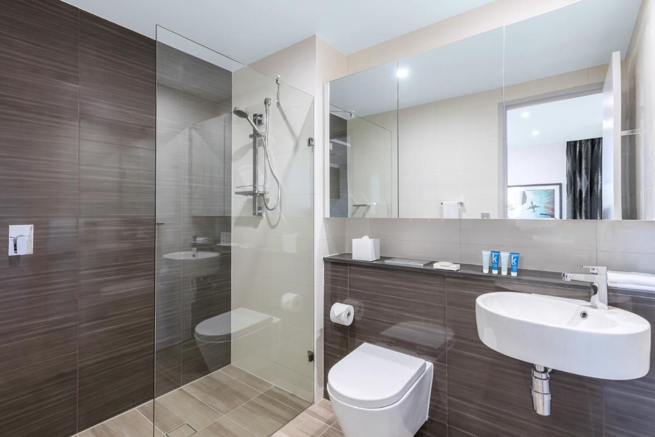 Meriton Suites Mascot Central Sydney Exterior photo A modern bathroom