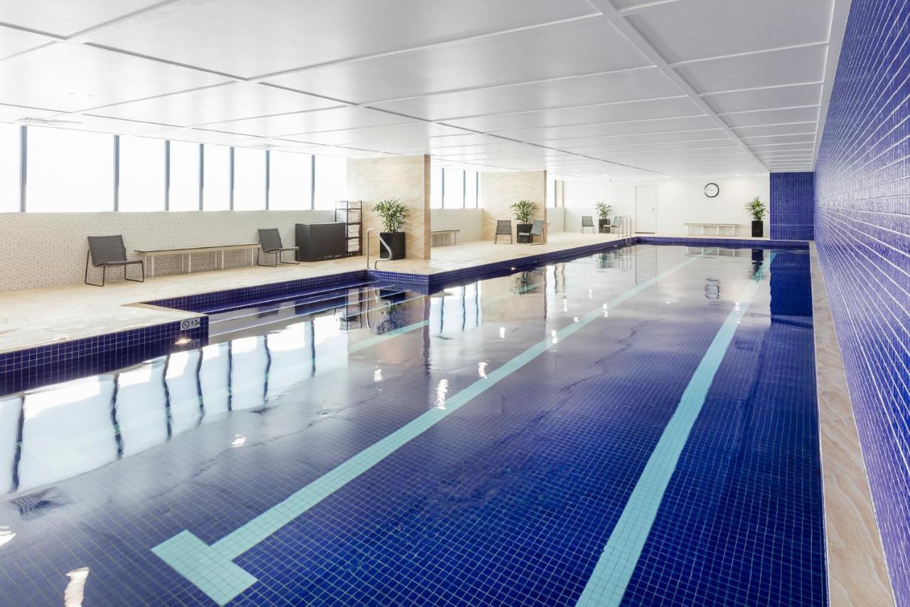 Meriton Suites Mascot Central Sydney Exterior photo The pool at the hotel